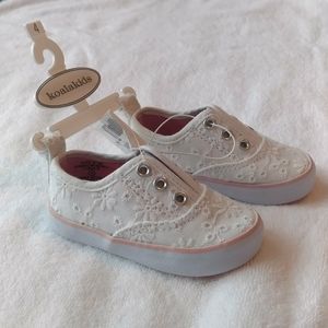 Baby Koala Kids Eyelet Sneakers Size 4c NEW